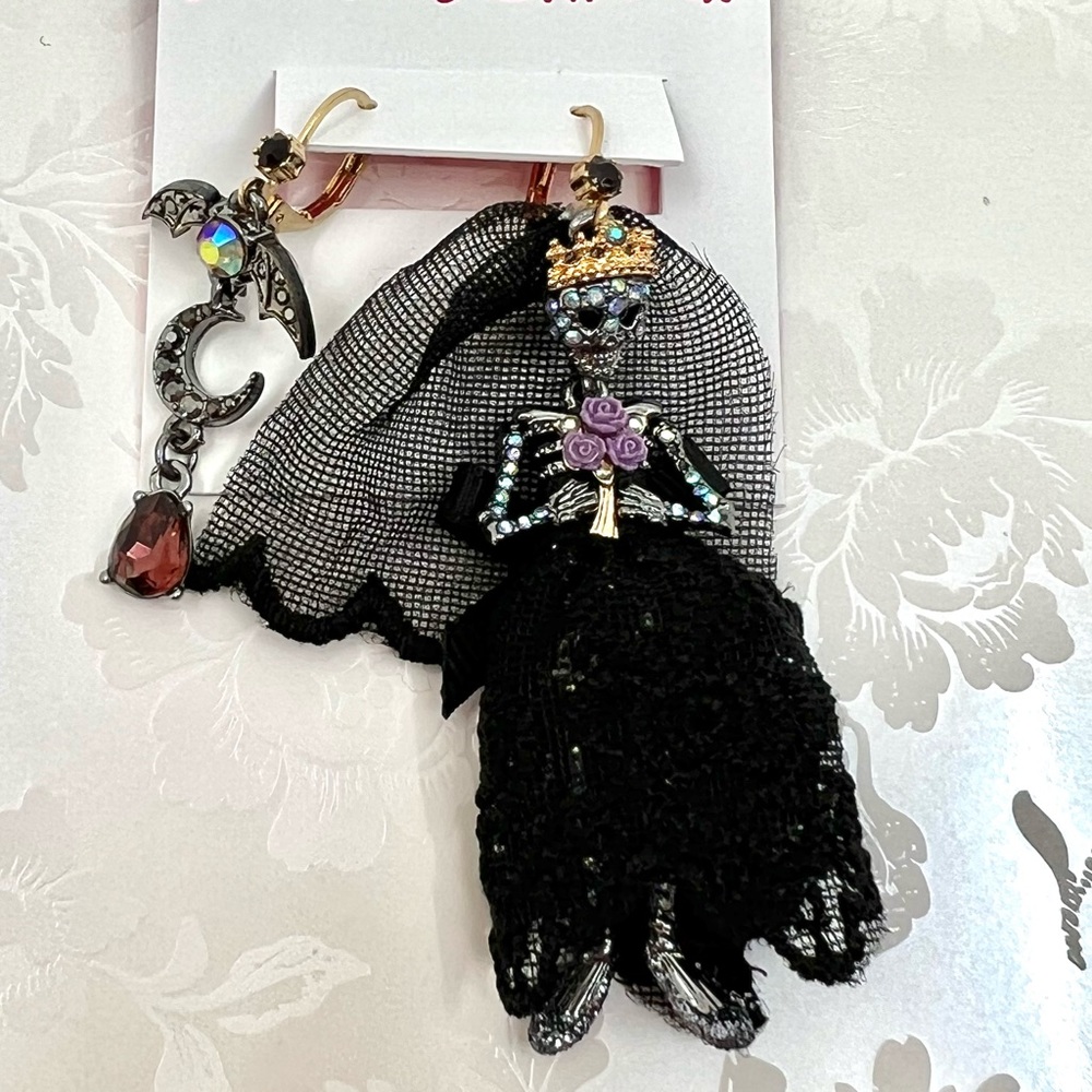Betsey Johnson ‘Dark Magic’ Skeleton Bride Necklace & Earrings (2) Set NWT/HTF! - Picture 7 of 14